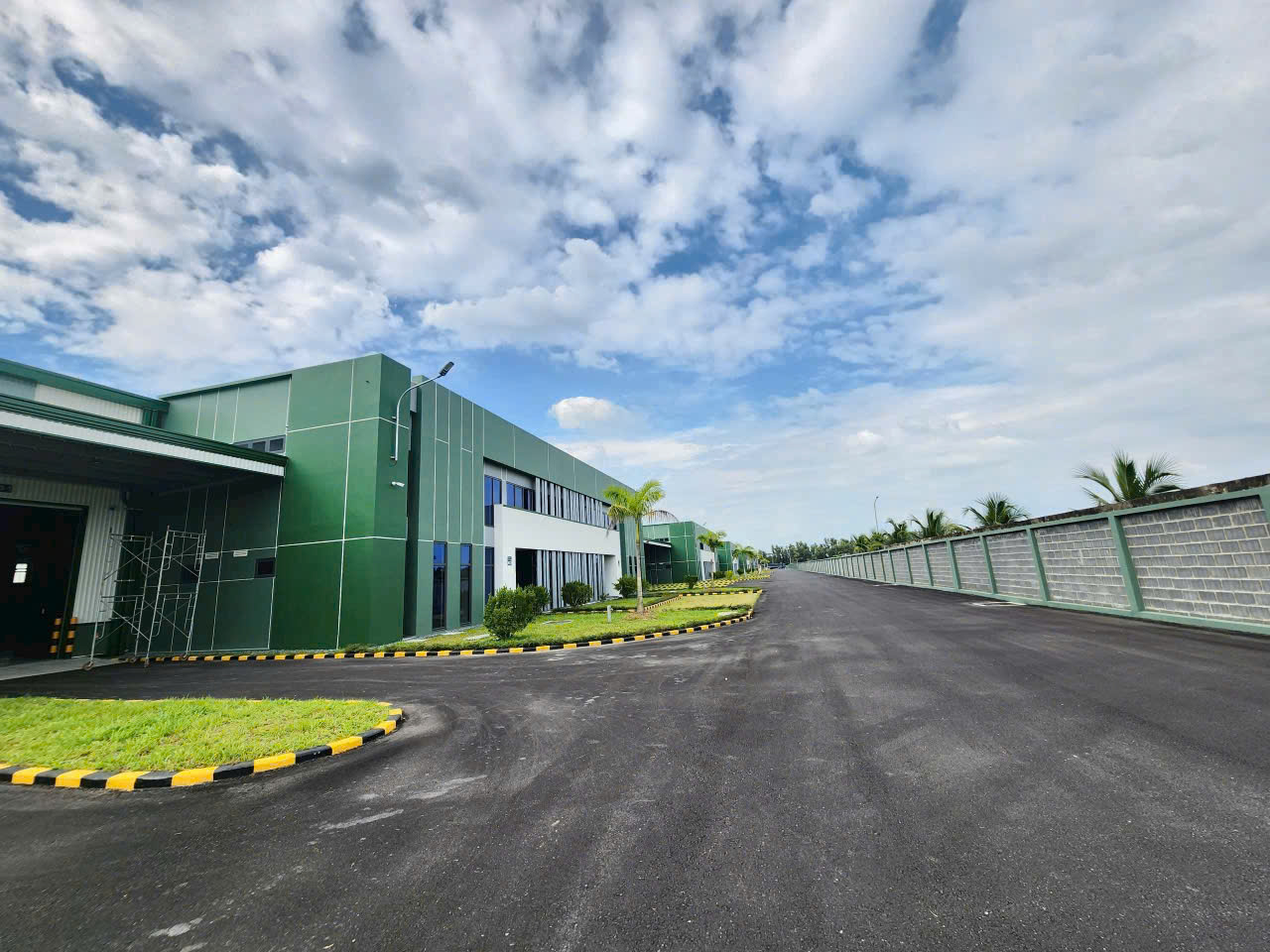 CHO THUÊ NHÀ XƯỞNG MỚI 100% TẠI KCN LONG AN – VỊ TRÍ SẦM UẤT, CƠ SỞ HẠ TẦNG TỐT Liên hệ: - Ảnh chính
