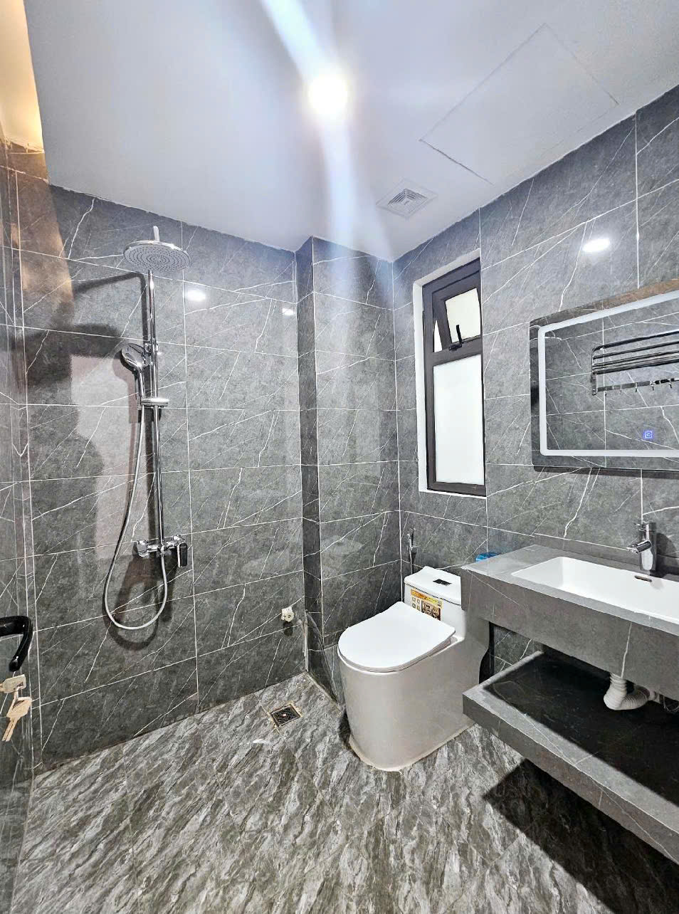 Bán nhà phố Cổ Linh đối diện Aeon Long Biên 60m2 5 tầng 6 ngủ, vị trí trung tâm, nở hậu, giá rẻ nhất - Ảnh 1