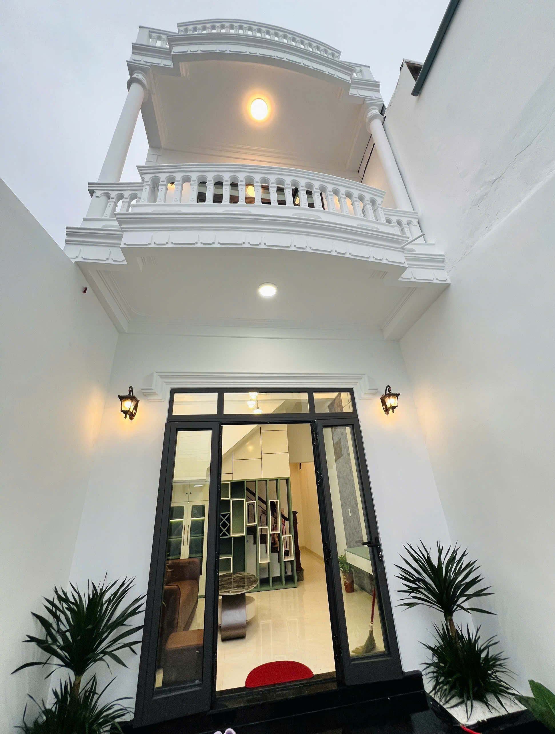 Mở bán căn nhà 3 tầng Kiệt Oto Đặng Huy Trứ Full Nội Thất Cách Mặt Tiền Vài chục mét giá chỉ:2,XX - Ảnh chính