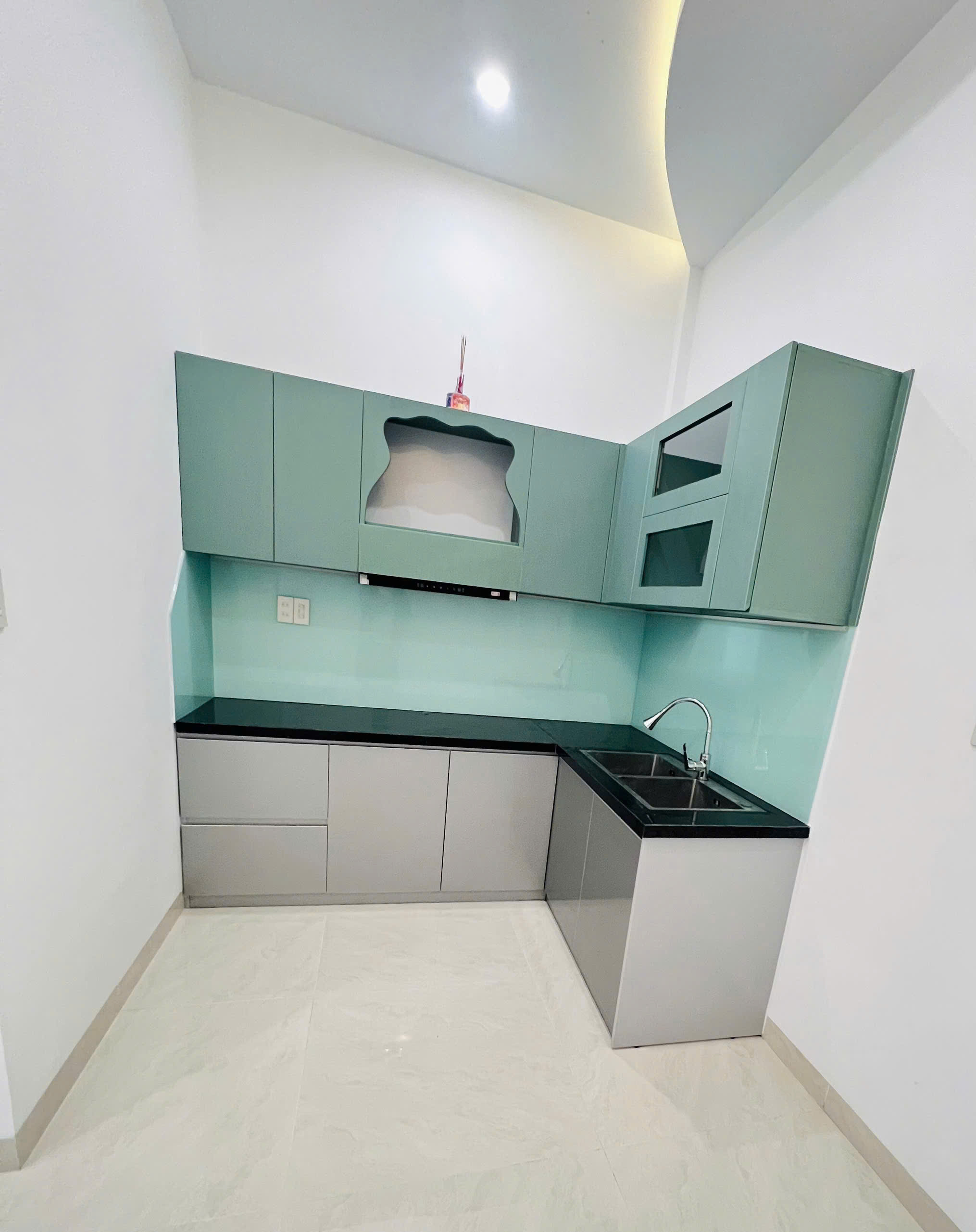Mở bán căn nhà 3 tầng Kiệt Oto Đặng Huy Trứ Full Nội Thất Cách Mặt Tiền Vài chục mét giá chỉ:2,XX - Ảnh 2
