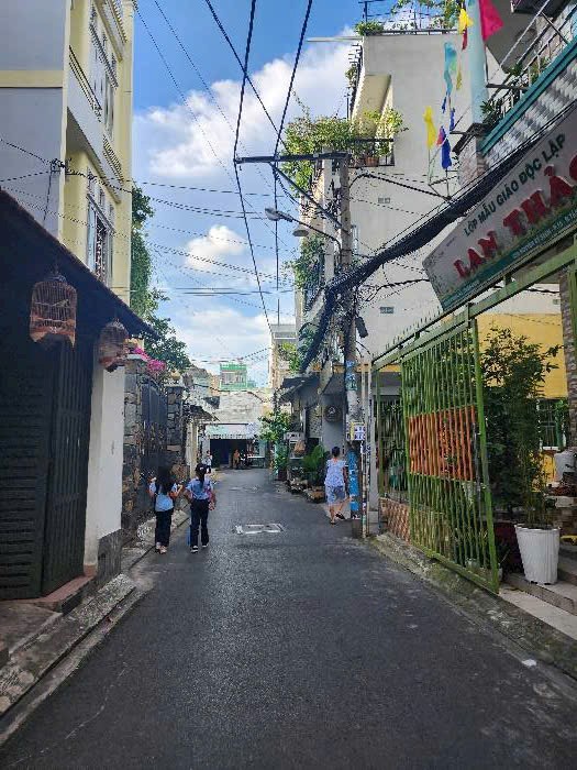 NHÀ B.ÁN PHẠM VĂN BẠCH TB - GẦN CHỢ & TRƯỜNG CHINH - GẦN MẶT TIỀN - HXH THÔNG - 50M² - 2 TẦNG HƠN 5 TỶ - Ảnh 1