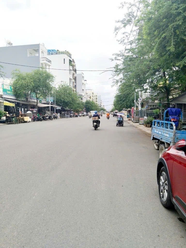 NHÀ B.ÁN PHẠM VĂN BẠCH TB - GẦN CHỢ & TRƯỜNG CHINH - GẦN MẶT TIỀN - HXH THÔNG - 50M² - 2 TẦNG HƠN 5 TỶ - Ảnh chính