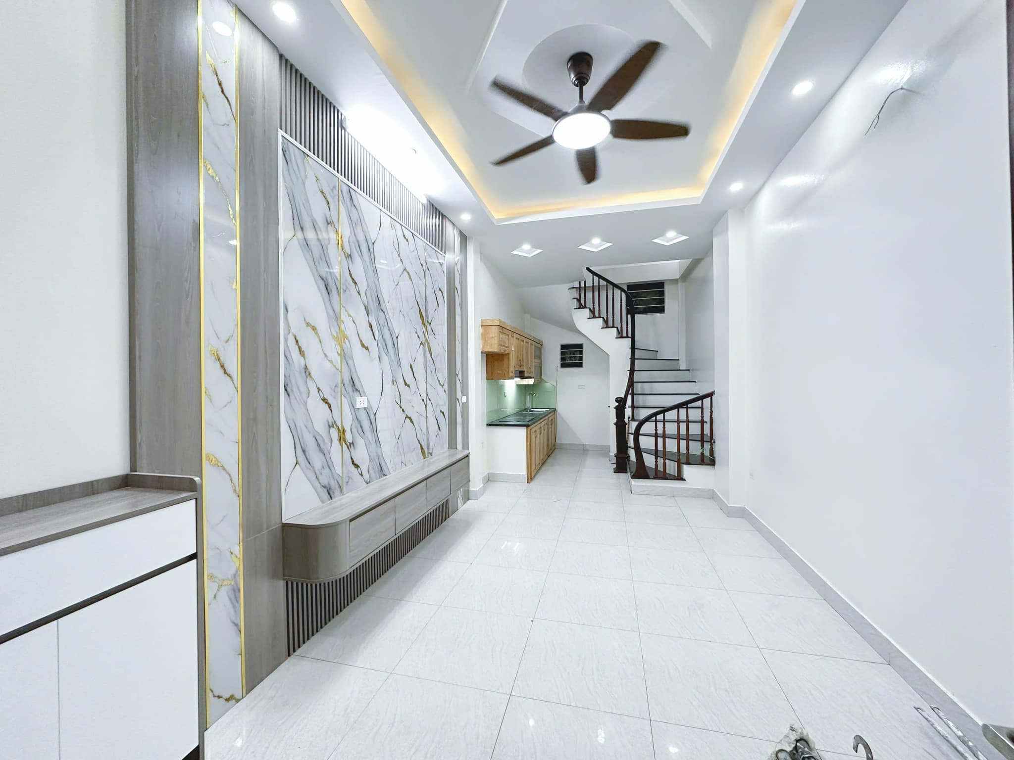 THANH TRÌ - NHÀ 5 TẦNG HIỆN ĐẠI, FULL NỘI THẤT, Ô TÔ ĐỖ CỬA - Ảnh 2