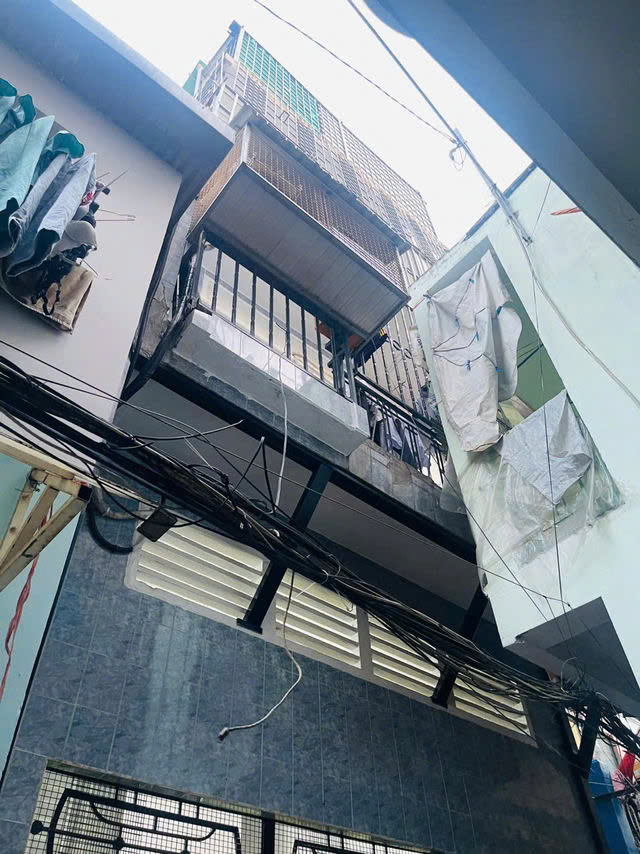 Bán gấp giá mềm QUẬN 10 : 6,2 tỷ - Đường 3/2 - Dt: 28m2 ngang 4.6 nở hậu tài Lộc 5.5m - 5 tầng gồm - Ảnh chính