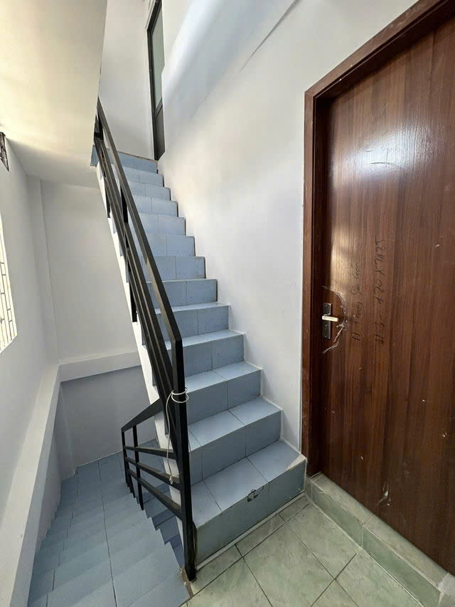 Bán gấp giá mềm QUẬN 10 : 6,2 tỷ - Đường 3/2 - Dt: 28m2 ngang 4.6 nở hậu tài Lộc 5.5m - 5 tầng gồm - Ảnh 4