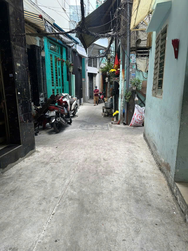 Bán gấp giá mềm QUẬN 10 : 6,2 tỷ - Đường 3/2 - Dt: 28m2 ngang 4.6 nở hậu tài Lộc 5.5m - 5 tầng gồm - Ảnh 3