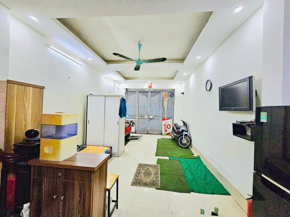 Bán nhà Đê La Thành gia đình tự xây 45m x 5 tầng 3 phòng khép kín rộng - lô góc giá 8,8 tỷ - Ảnh chính