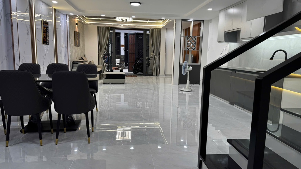 NHÀ 2 TẦNG MỚI ĐẸP – GẦN 100M² – XE HƠI TỚI NHÀ – FULL NỘI THẤT – TÂN THỚI NHẤT, Q12 - 5.99 Tỉ - Ảnh chính