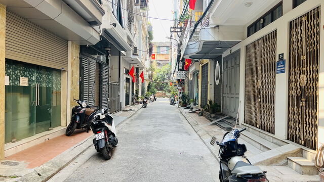 PHÂN LÔ - OTÔ TRÁNH - VỈA HÈ - THÔNG SỐ VÀNG TRONG LÀNG HOÀNG QUỐC VIỆT - 25 TỶ - Ảnh 2