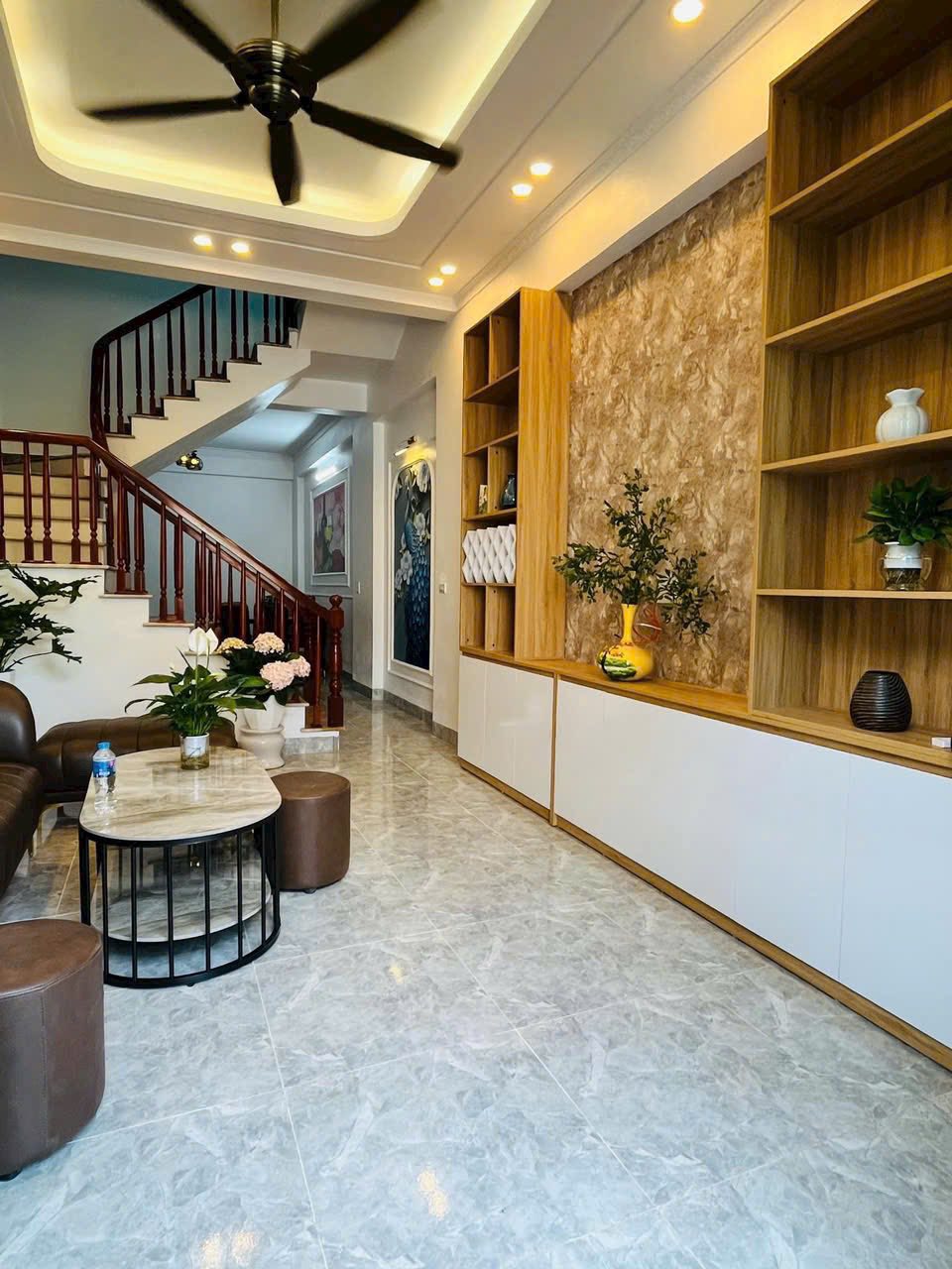 Bán nhà 3 tầng ngõ phố Nguyễn Hữu Cầu, ph Ngọc Châu, TP HD, 43.5m2, 3 ngủ, 2vs, chỉ 2.15 tỷ - Ảnh chính