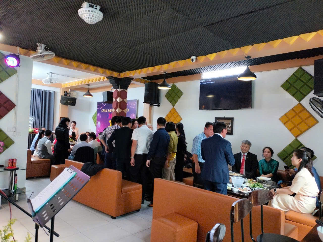 CẦN SANG NHƯỢNG QUÁN CÀ PHÊ HÁT CHO NHAU NGHE – VỊ TRÍ ĐẸP, GIÁ TỐT. LH:0946266935. - Ảnh 1