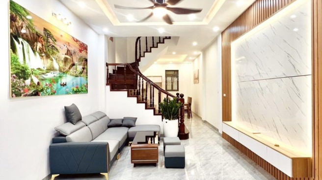 Bán nhà Đội Cấn 35m2 x 5 tầng giá bán 4,9 tỷ cách mặt phố 50m, trước nhà rộng thoáng - Ảnh chính