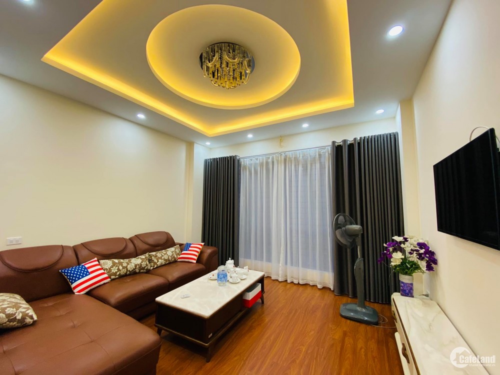 Bán nhà Đội Cấn 35m2 x 5 tầng giá bán 4,9 tỷ cách mặt phố 50m, trước nhà rộng thoáng - Ảnh 1