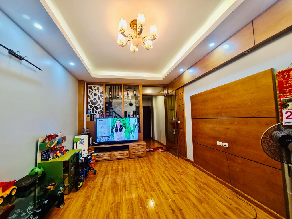 Bán nhà Đội Cấn 35m2 x 5 tầng giá bán 4,9 tỷ cách mặt phố 50m, trước nhà rộng thoáng - Ảnh 2