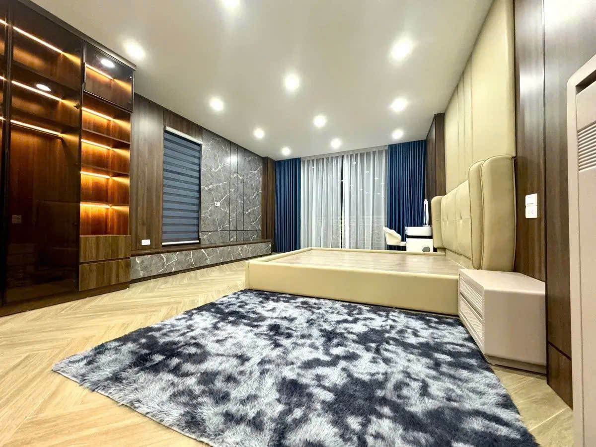 Đẳng cấp bán tòa nhà  Mặt Phố Cổ Linh, 90M,8 Tầng thang máy, KD dòng tiền đỉnh.Hơn 28 tỷ - Ảnh chính