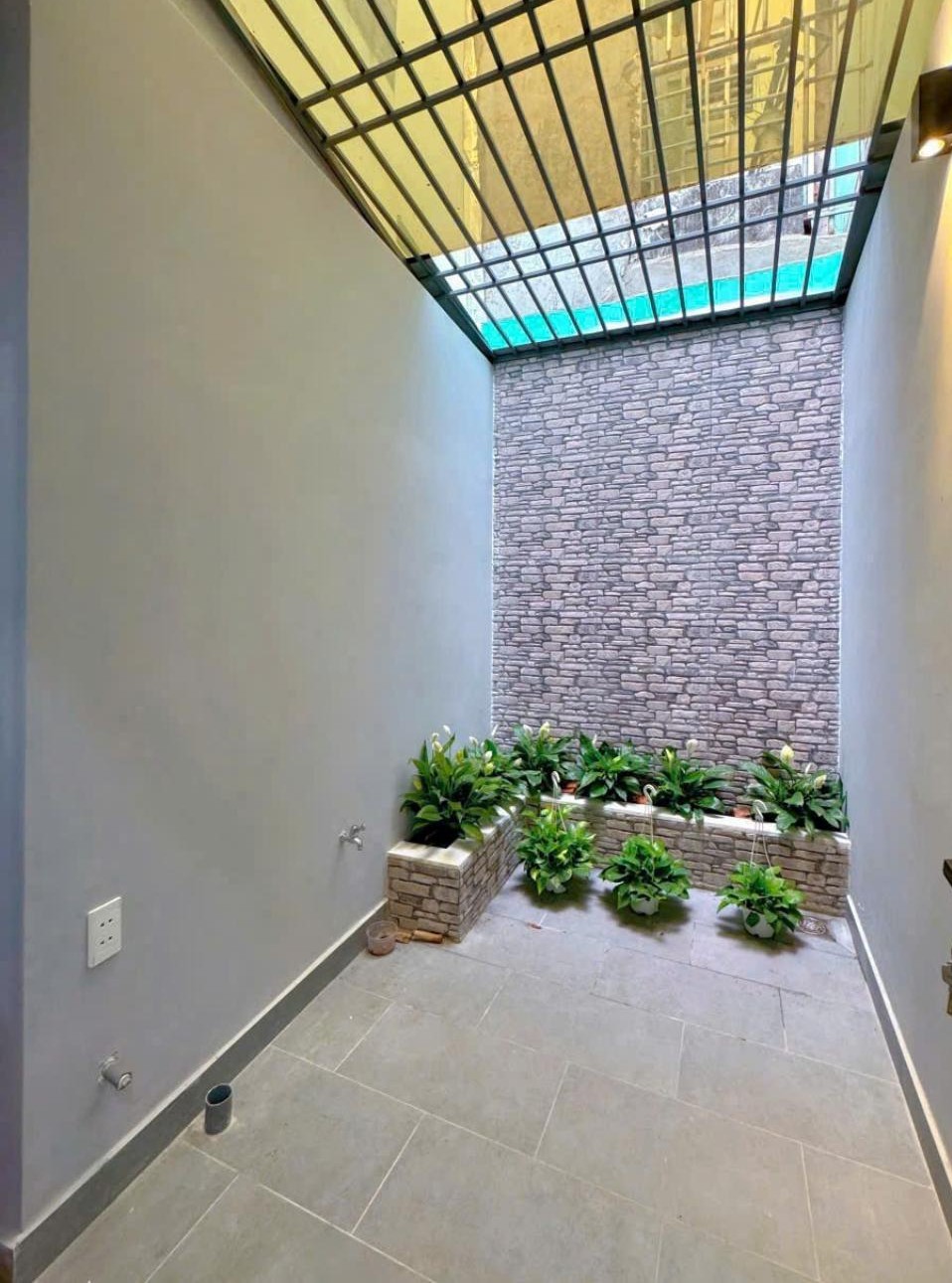 Sát QUẬN 1 - NHÀ ĐẸP vào ở ngay – 40m2 – nhỉnh 4 tỷ - Ảnh 1