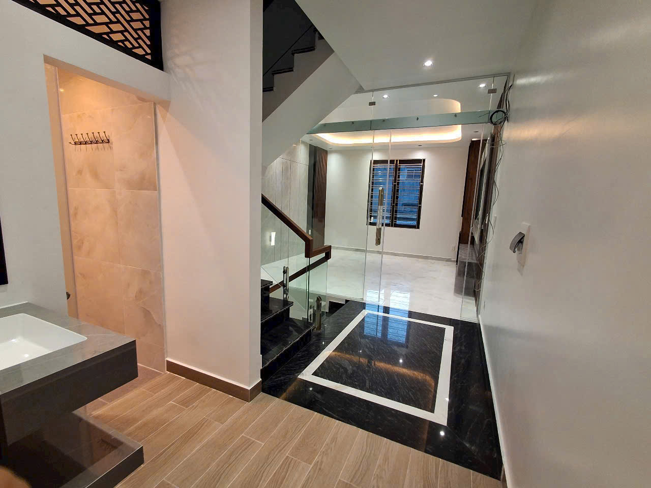 Nhà đẹp mặt ngõ thông tại chợ hoa Đằng Hải ô tô ra vào nhà - Ảnh 3