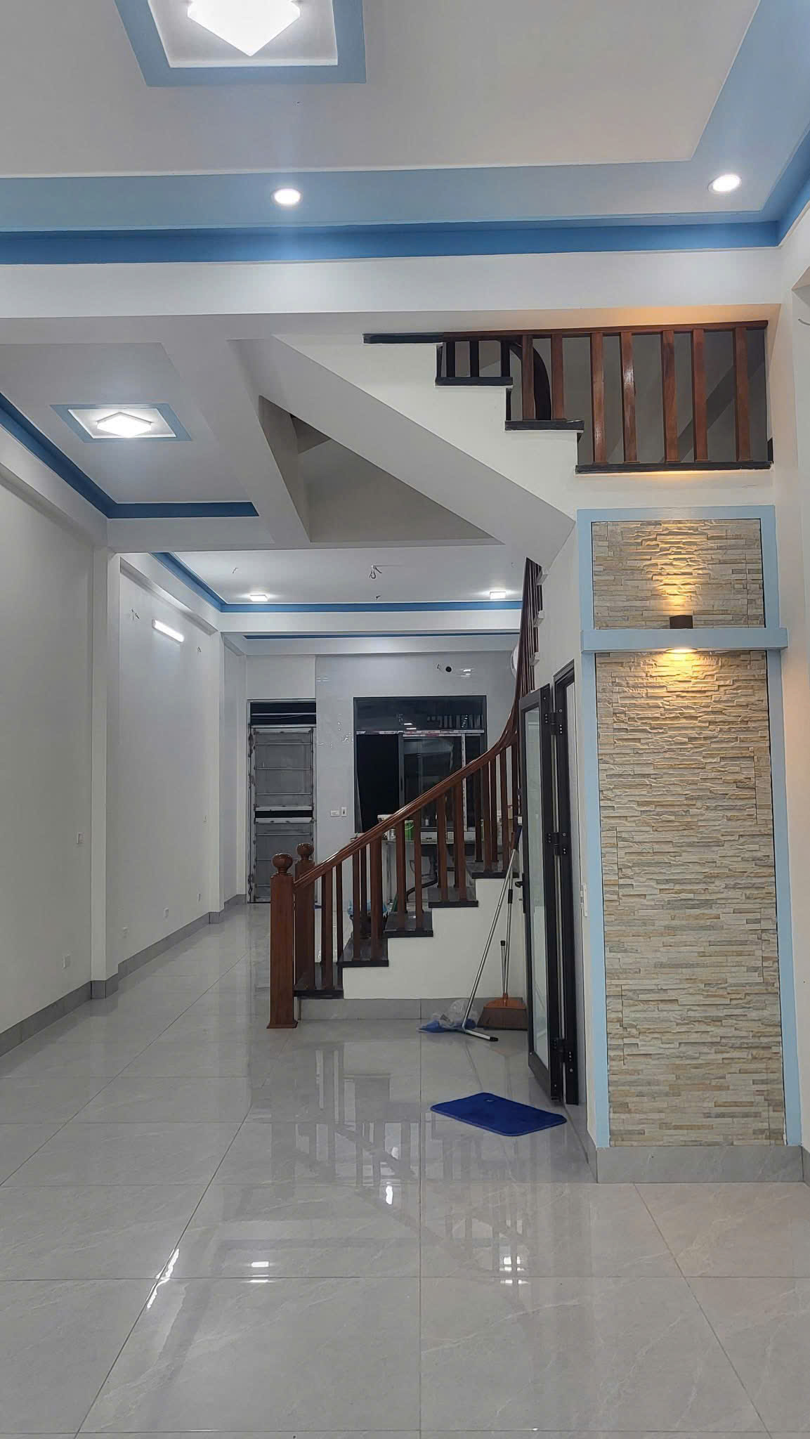 CHO THUÊ NHÀ 3 TẦNG MẶT ĐƯỜNG LỚN – TRUNG TÂM TRẠNG, SÓC SƠN - Ảnh chính