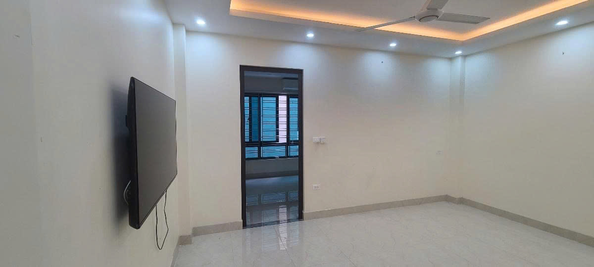 PHÂN LÔ QUÂN ĐỘI PHỐ LÊ TRỌNG TẤN - Ô TÔ QUA NHÀ - DT 50M2 X 3 TẦNG - GIÁ  12.8 TỶ - Ảnh 2