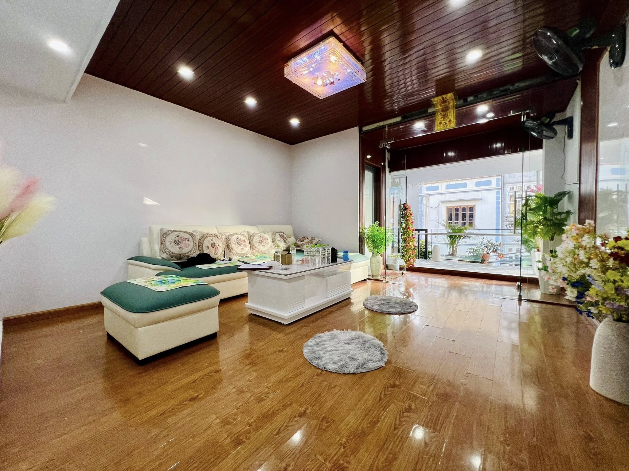 BÁN NHÀ MẶT PHỐ ĐÊ LA THÀNH - CĂN GÓC 3 MẶT THOÁNG – Ô TÔ VÀO NHÀ – 4.4M MT – 80M2 – 24.4 TỶ - Ảnh 1