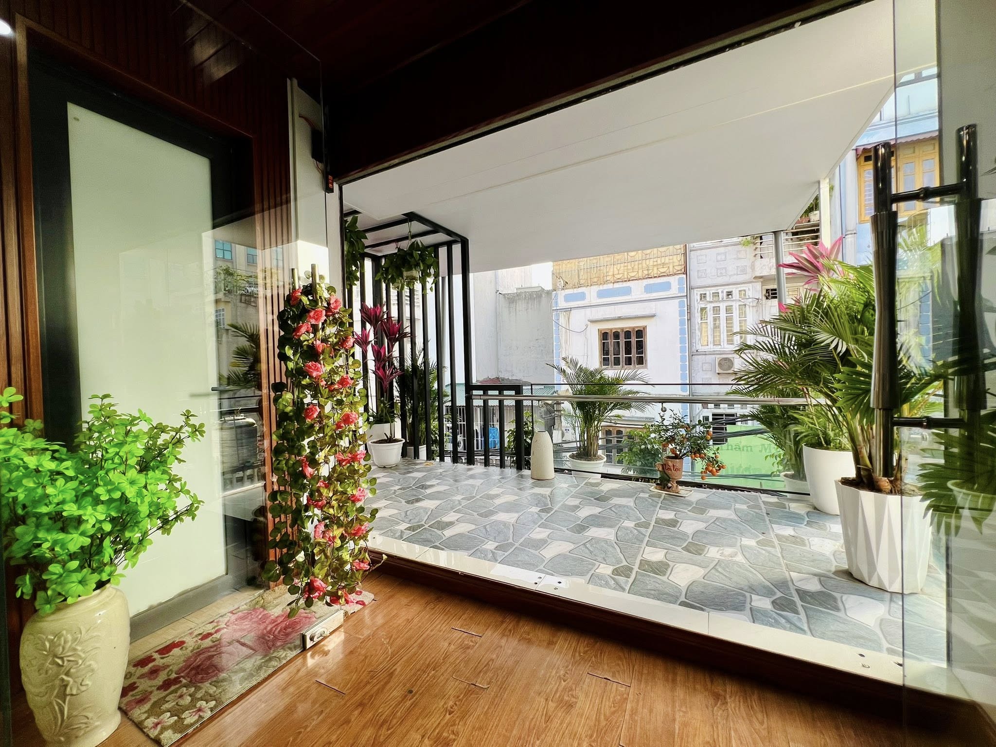 BÁN NHÀ MẶT PHỐ ĐÊ LA THÀNH - CĂN GÓC 3 MẶT THOÁNG – Ô TÔ VÀO NHÀ – 4.4M MT – 80M2 – 24.4 TỶ - Ảnh 2