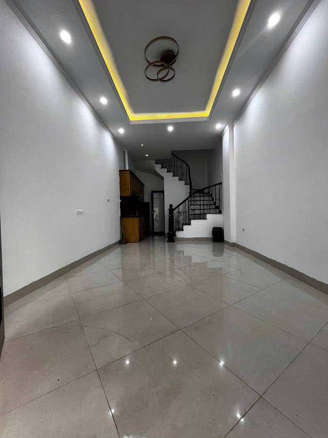 Cần bán gấp nhà Nguyễn Văn Cừ, lô góc, ngõ đón gió, oto đỗ cửa - Ảnh chính