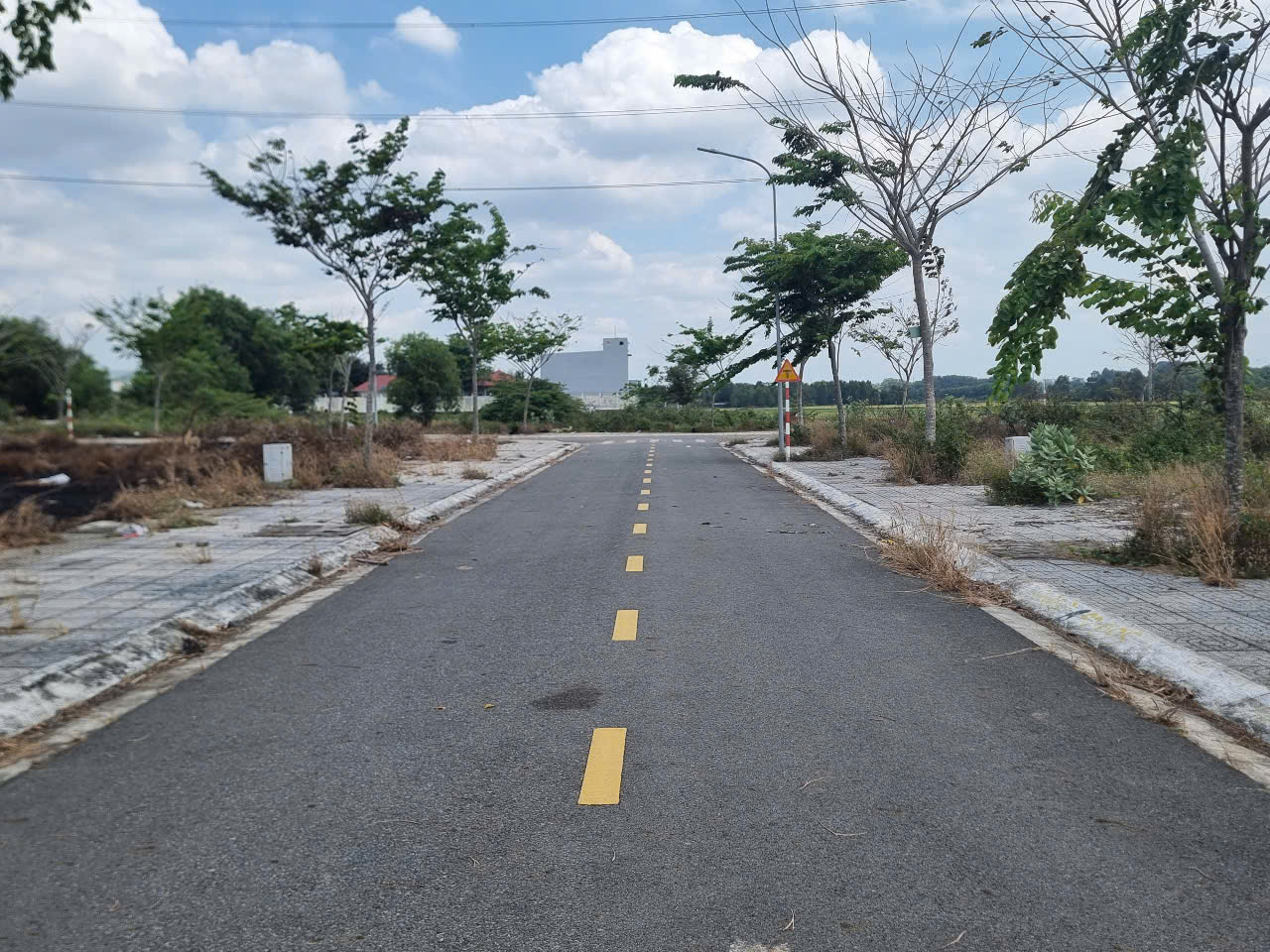 🏡 BÁN ĐẤT ĐƯỜNG NHỰA VỈA HÈ NGAY SAU LÔ MẶT TIỀN ĐƯỜNG HƯƠNG LỘ 2 - TP. BÀ RỊA 🏡 - Ảnh 2