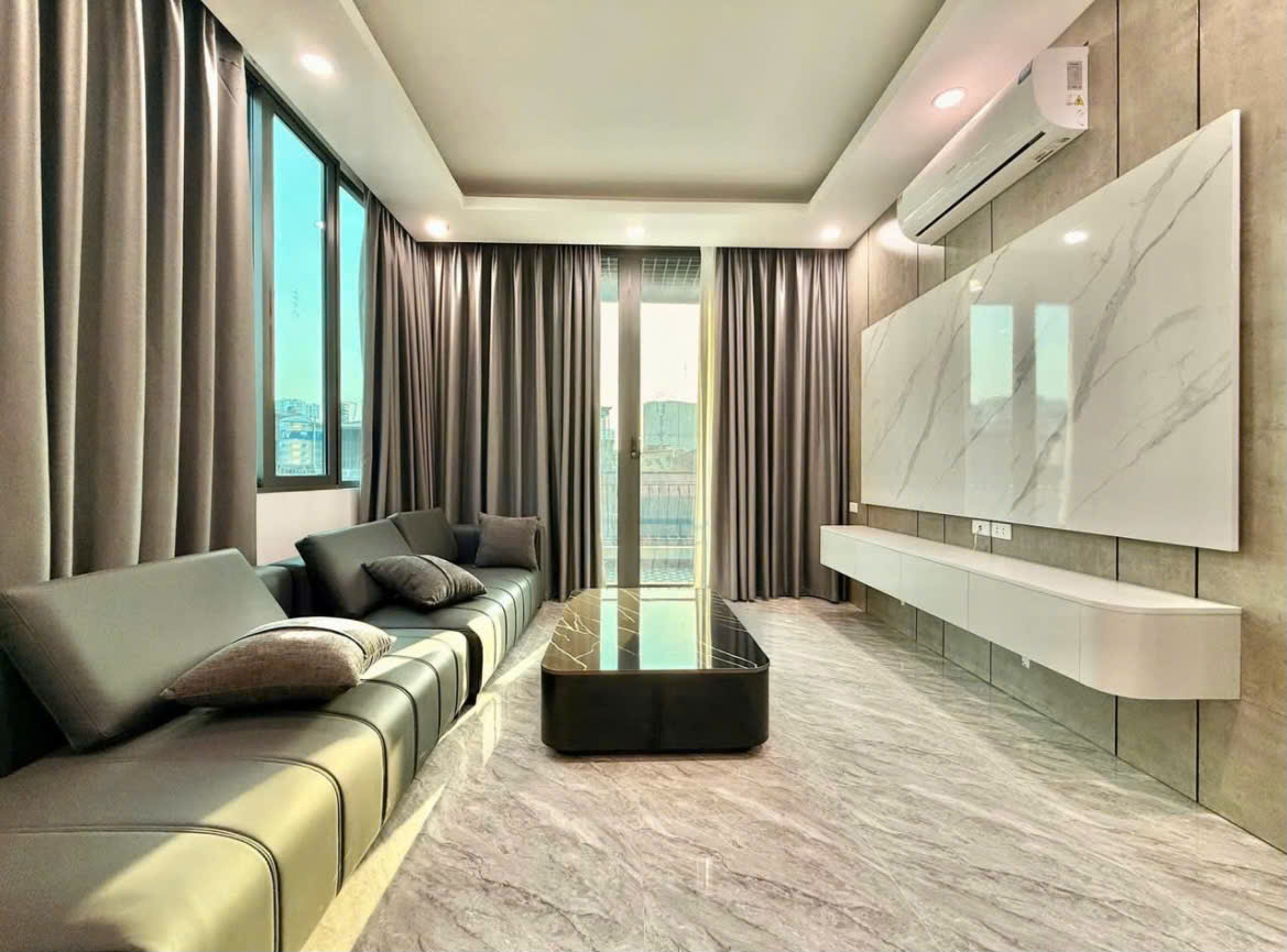 Chủ nhờ bán nhà Nguyễn Văn Cừ, 62m, ngõ thông, thang máy, hơn 10 tỷ. - Ảnh 1