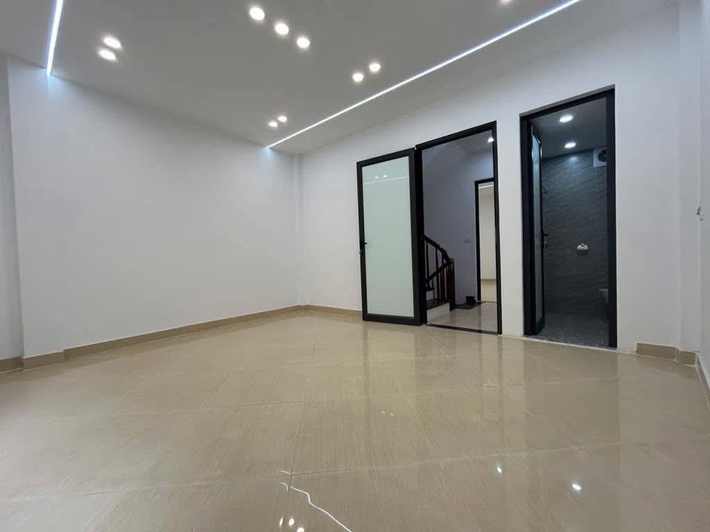 Bán Nhà Mặt Phố Quan Nhân 53m2, MT4m, 6 Tầng, 12 tỷ, tặng full nội thất, gần hồ Quan Nhân.  - Khu vị trí đẹp tuyến phố dân cư đông đúc gần  trường, chợ, bệnh viện, TTTM,…. Tuyến đường thông các ph - Ảnh 2