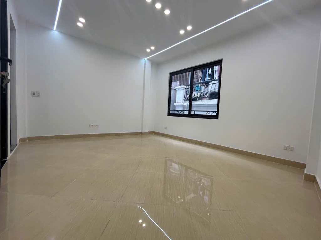 Bán Nhà Mặt Phố Quan Nhân 53m2, MT4m, 6 Tầng, 12 tỷ, tặng full nội thất, gần hồ Quan Nhân.  - Khu vị trí đẹp tuyến phố dân cư đông đúc gần  trường, chợ, bệnh viện, TTTM,…. Tuyến đường thông các ph - Ảnh 3