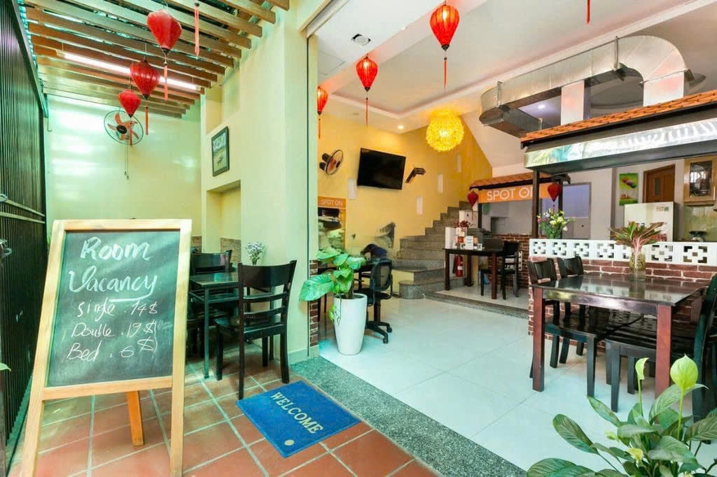 Gấp! Bán Nhà Mặt Tiền Phường 7 Phú Nhuận. DT 82m2 2 Tầng 9.9 Tỷ - Ảnh chính