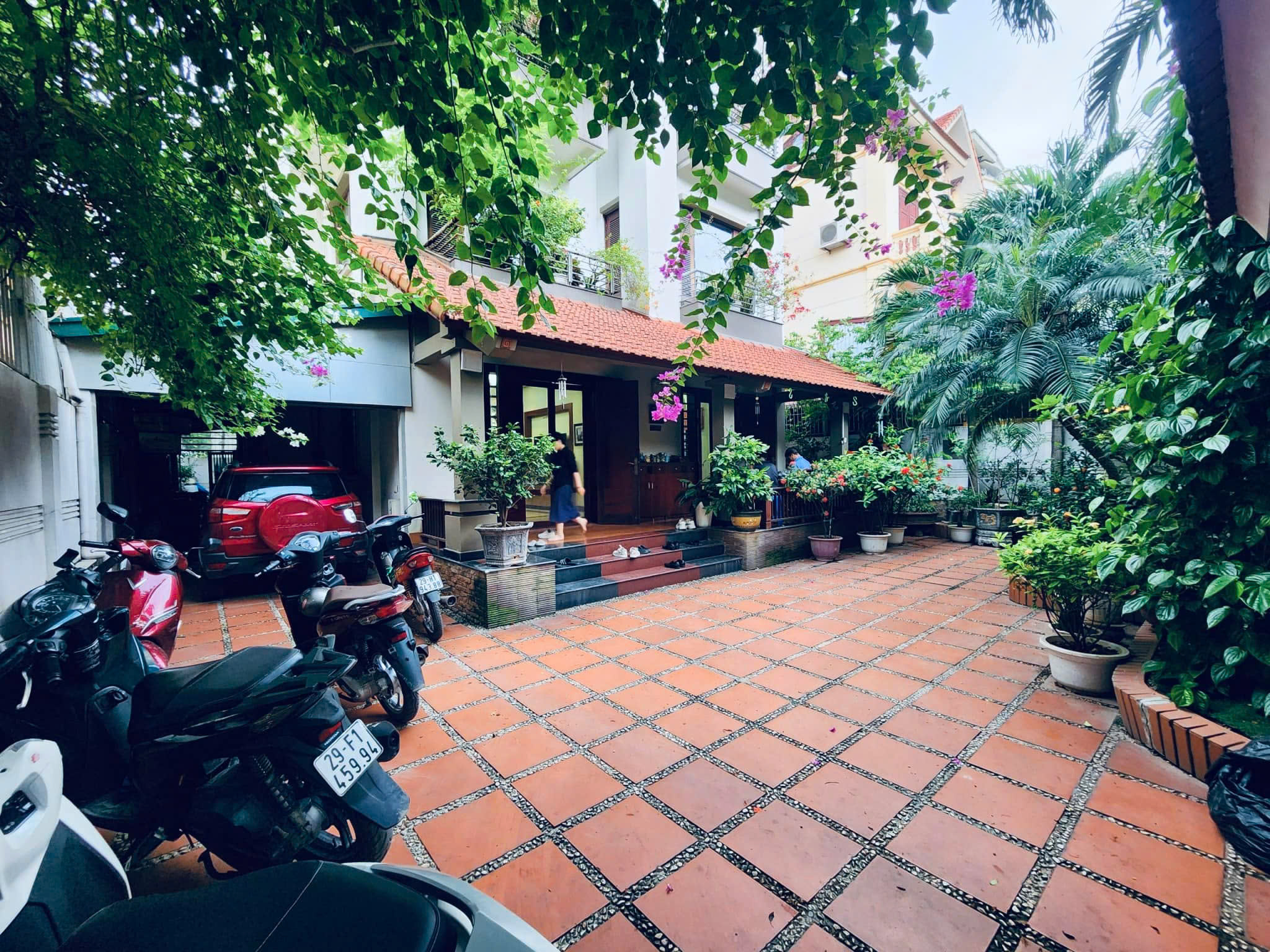 Biệt Thự Sân Vườn Lạc Long Quân, Tây Hồ, 3 Ô Tô Tránh, 432m2 3T MT 17m, Chỉ 185 Tỷ - Ảnh 1
