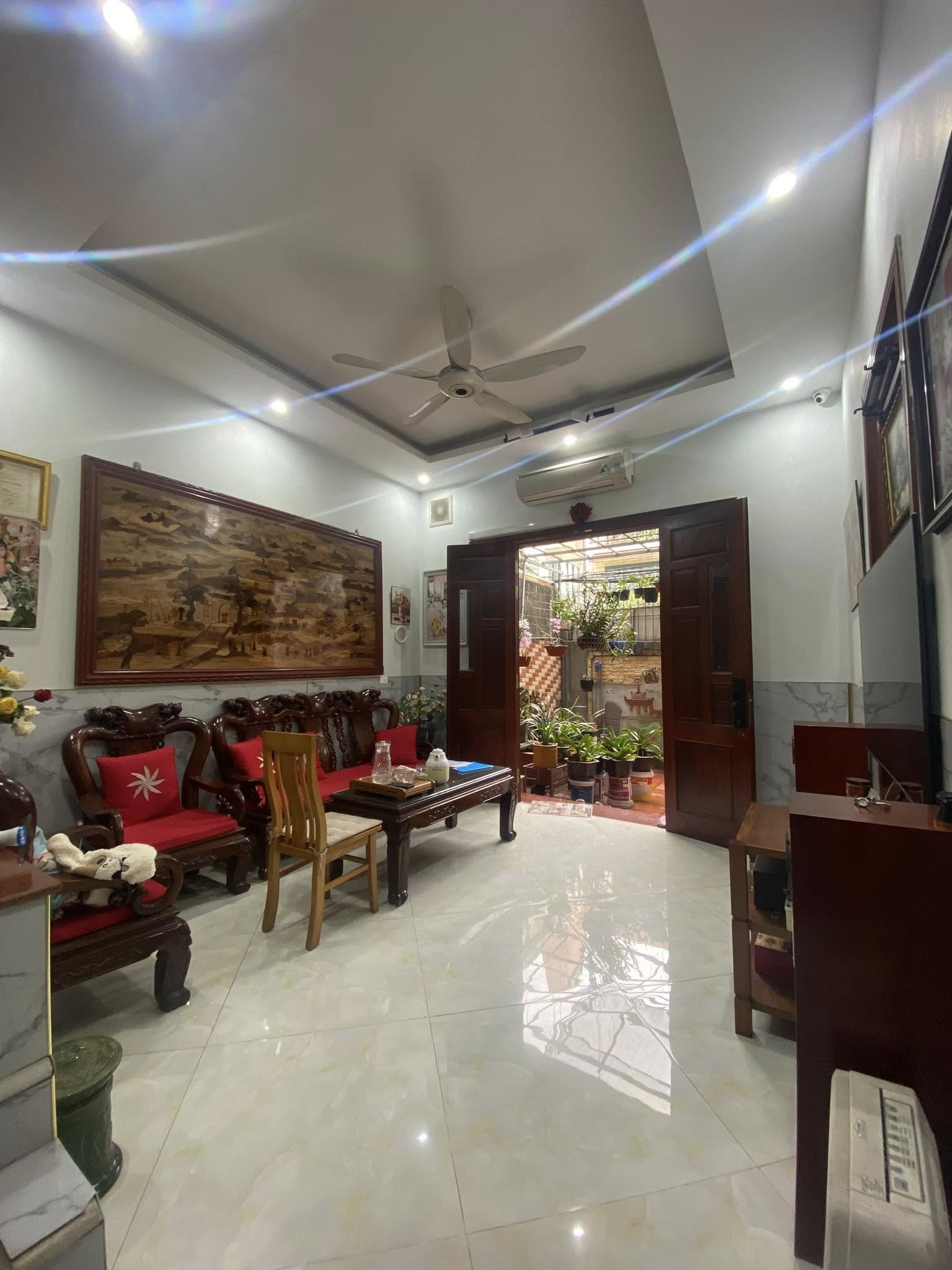 Chính Chủ Bán Nhà 3 Tầng Nguyễn Văn Linh, Long Biên, Gần Hồ, Ô Tô Đỗ Cổng - Ảnh 1