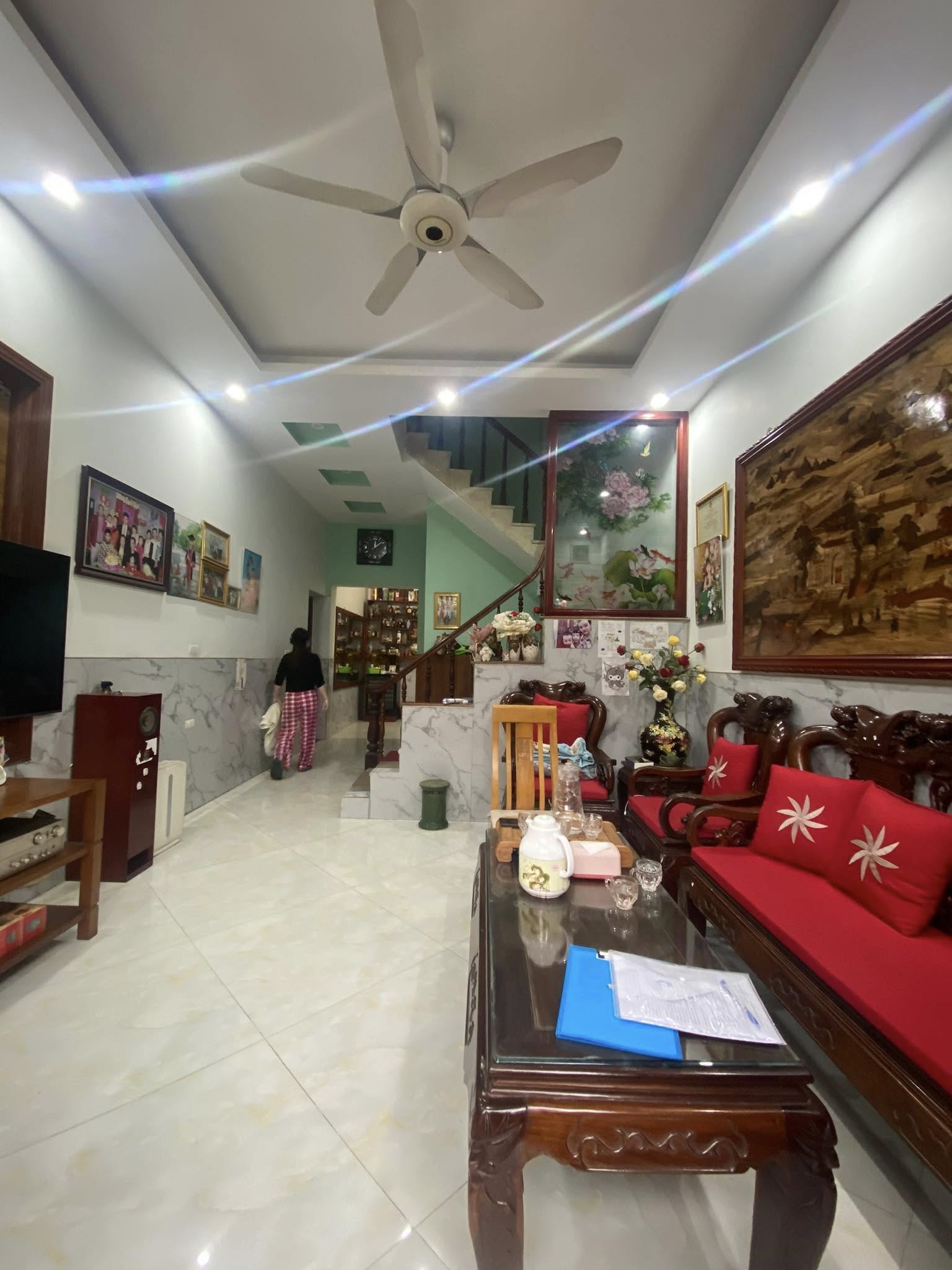 Chính Chủ Bán Nhà 3 Tầng Nguyễn Văn Linh, Long Biên, Gần Hồ, Ô Tô Đỗ Cổng - Ảnh 2