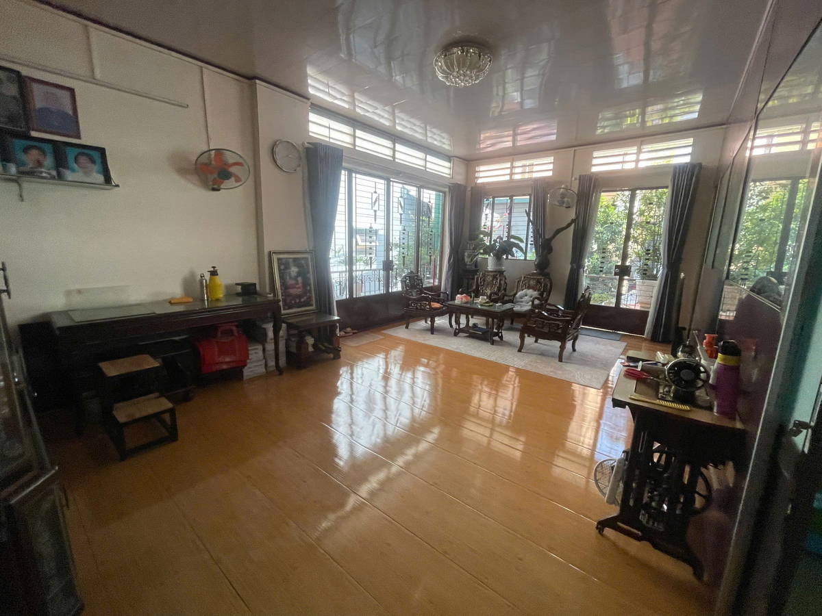 Nhà  góc, 2 mặt thoáng, sát mặt tiền, Lê Hồng Phong  quận 10 , 2 tầng 44m2 , Sổ Vuông,  Hoàn Công - Ảnh 2