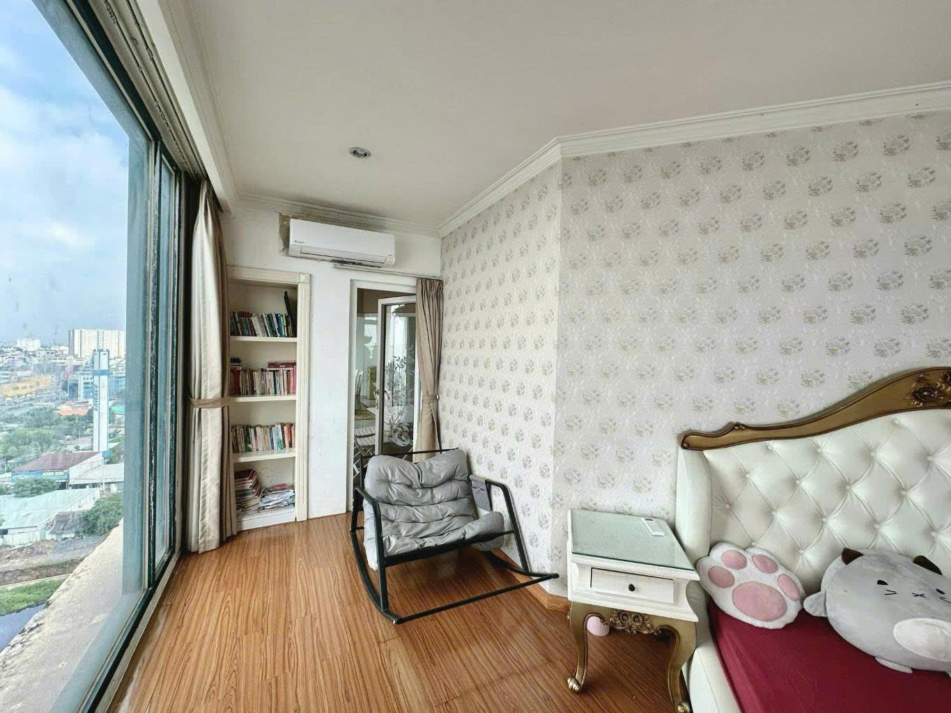 CĂN HỘ PENTHOUSE 192m2-VIEW THÀNH PHỐ-NỘI THẤT SẴN-P15 TÂN BÌNH-CHỈ 5,75tỷ - Ảnh 1