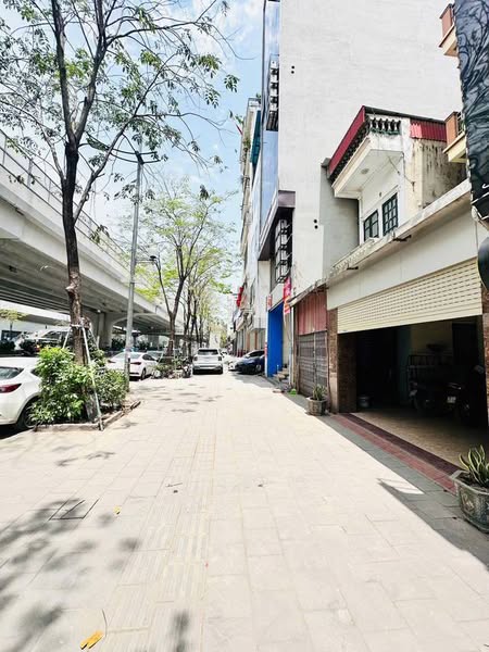 Bán nhà mặt phố Phạm Văn Đồng,Quận Bắc Từ Liêm 4 tầng, mặt tiền 4.7m - Ảnh chính