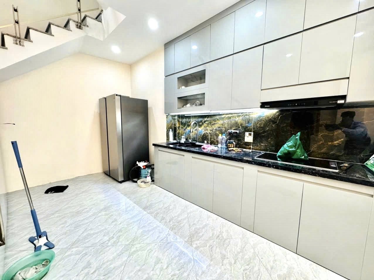 BÁN NHÀ 5 TẦNG VĂN CHƯƠNG 40M2 ĐỐNG ĐA 7.6 TỶ NHÀ MỚI XÂY NÊN RẤT ĐẸP BAGAC XE MÁY TRÁNH NHAU - Ảnh 3