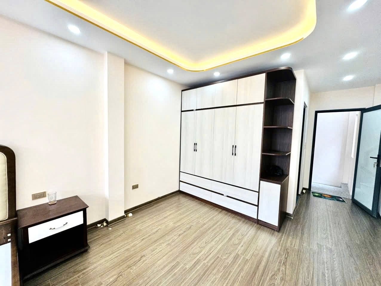 BÁN NHÀ 5 TẦNG VĂN CHƯƠNG 40M2 ĐỐNG ĐA 7.6 TỶ NHÀ MỚI XÂY NÊN RẤT ĐẸP BAGAC XE MÁY TRÁNH NHAU - Ảnh 4