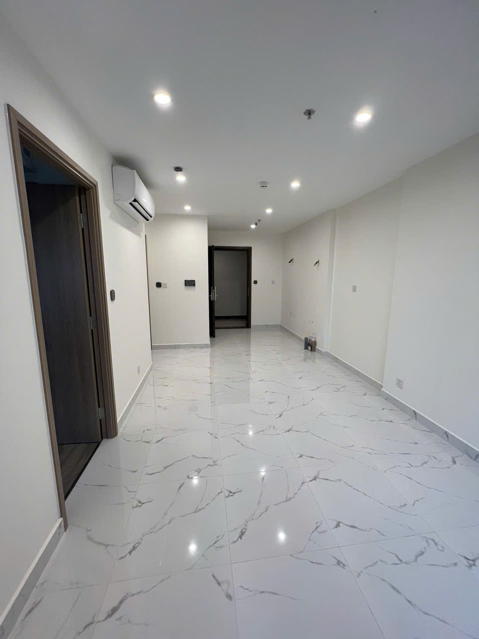 Chính chủ gửi bán gấp căn 2PN diện tích lớn GH, tầng vừa đẹp, view hồ bơi và vườn Nhật giá chỉ 3tỷ2 - Ảnh 2