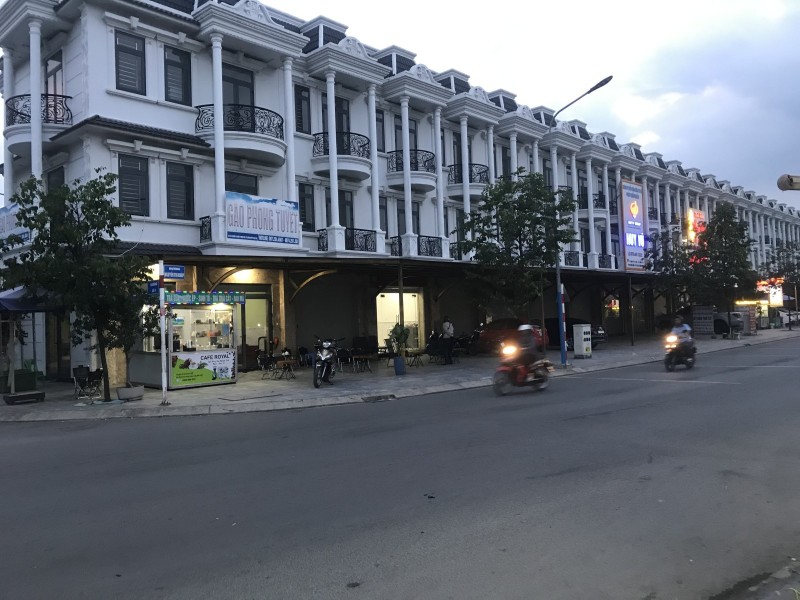 Bán nhà 3 Tầng MẶT TIỀN kinh doanh đa ngành nghề,giá chỉ bằng trong hẻm - Ảnh chính
