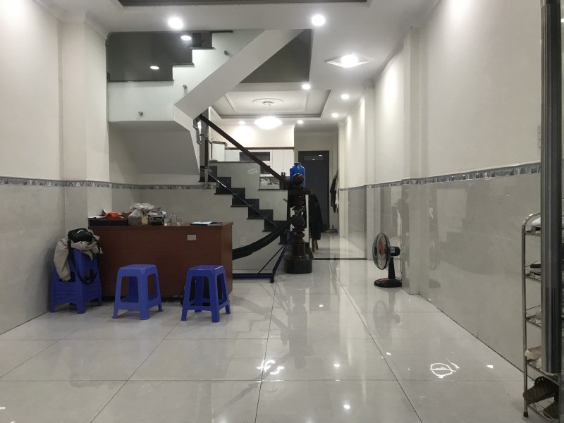 Bán nhà 3 Tầng MẶT TIỀN kinh doanh đa ngành nghề,giá chỉ bằng trong hẻm - Ảnh 1