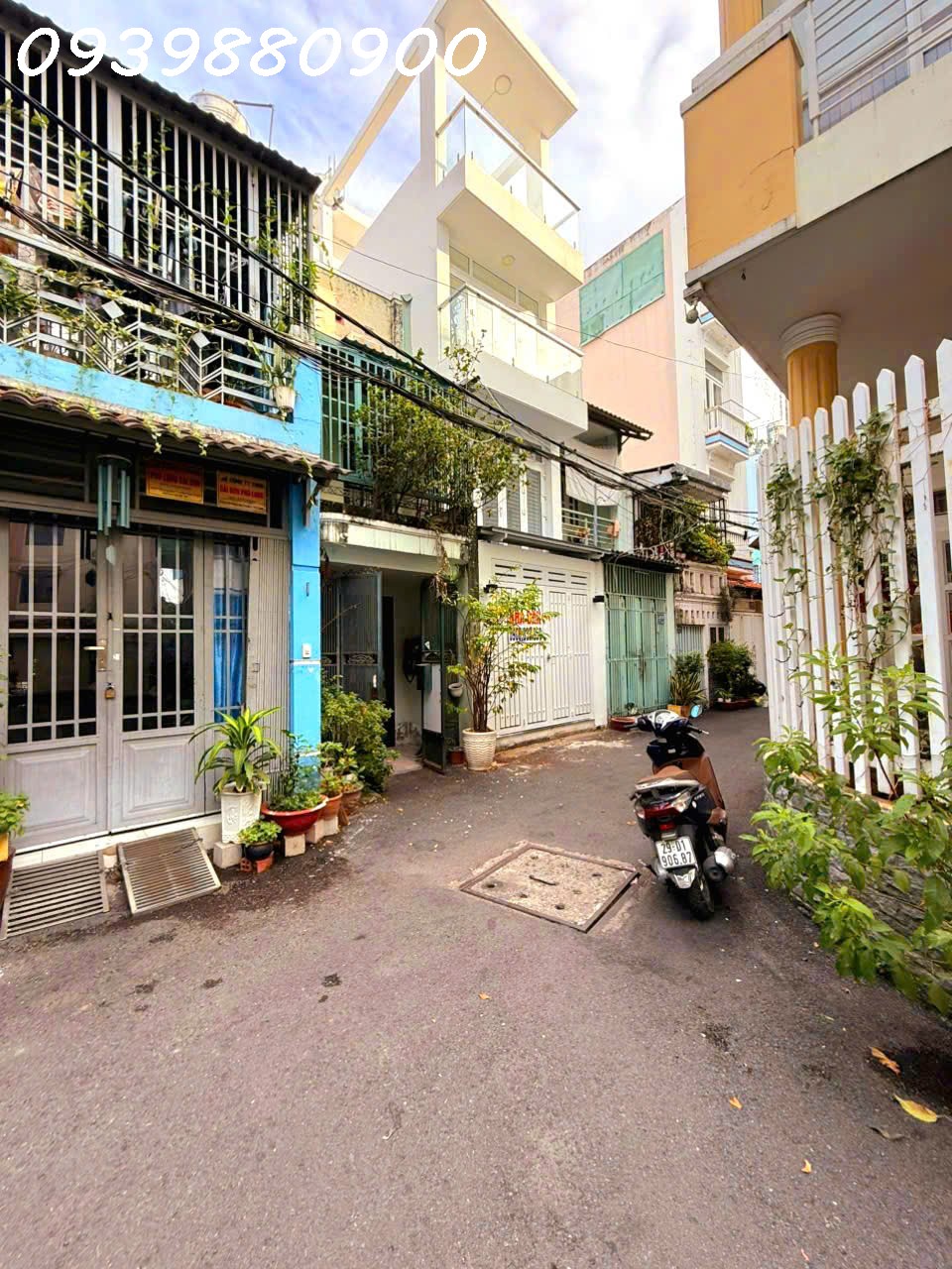 Oto ngủ trước cửa, hẻm 1 trục thông Hoàng Hoa Thám -> Nơ Trang Long. - Ảnh chính