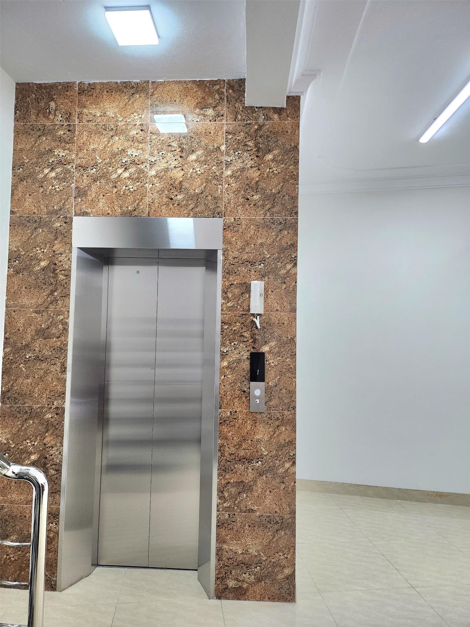 Nhà Đẹp - Giá Tốt – Chính chủ Cần bán nhanh căn nhà 2 mặt tiền vị trí đẹp tại quận Long Biên, TP Hà - Ảnh 1