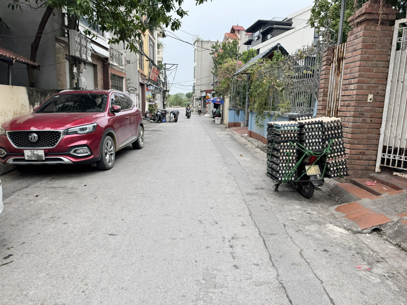 Cần bán 161m2 nhà 2 tầng, sân vườn tại tổ 12 Thạch Bàn. Đường ô tô tránh, gần Cổ Linh - Ảnh 1