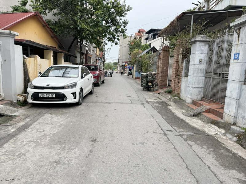 Cần bán 161m2 nhà 2 tầng, sân vườn tại tổ 12 Thạch Bàn. Đường ô tô tránh, gần Cổ Linh - Ảnh 3