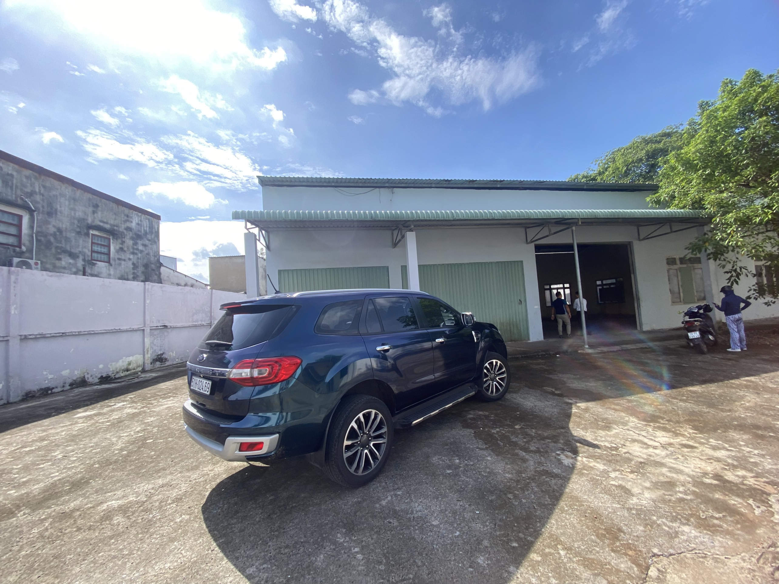 BÁN XƯỞNG MẶT TIỀN NGUYỄN THỊ NGÂU 1900M2 CÓ 1200M2 THỔ CƯ GIÁ 35T - Ảnh 1