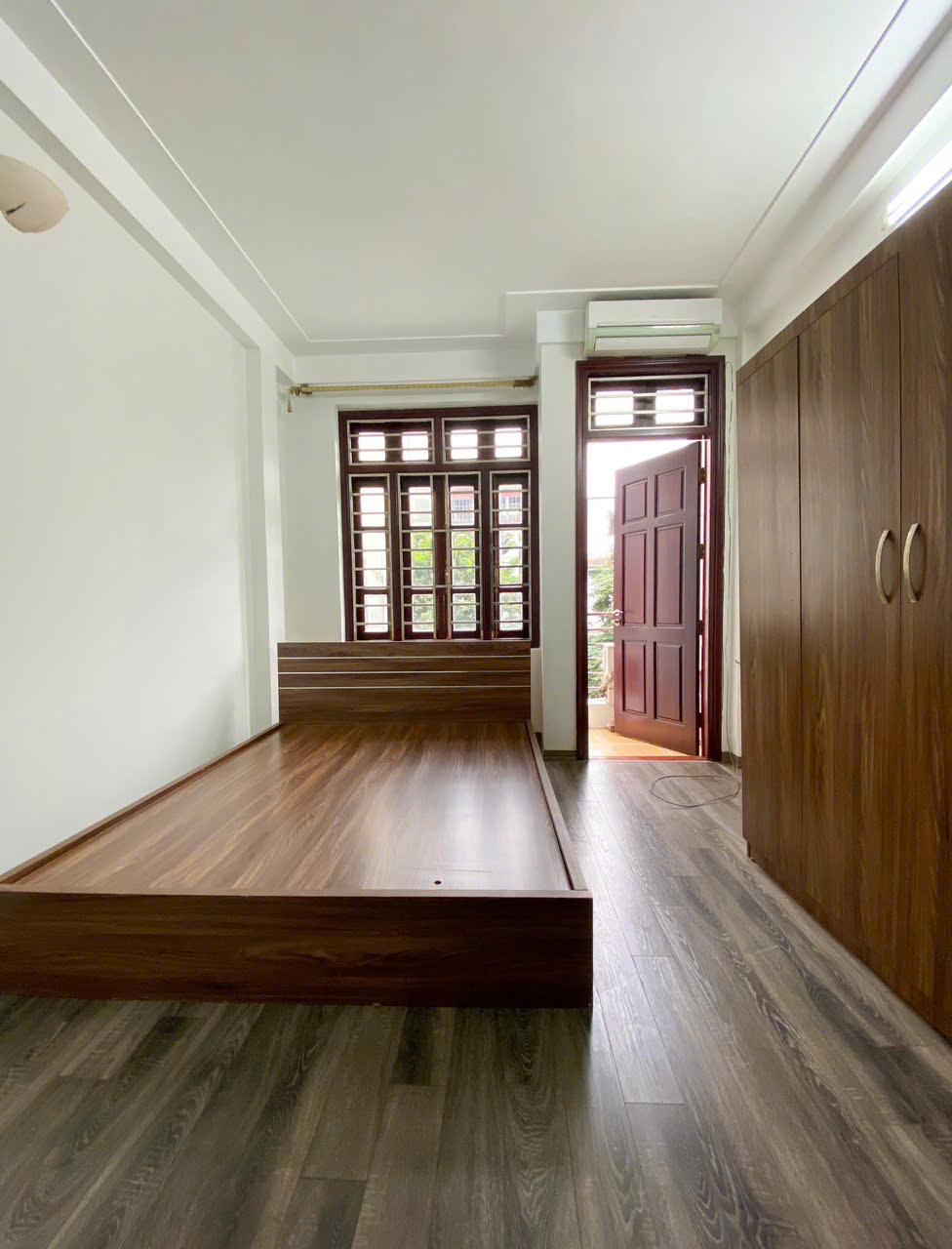 Bán nhà mặt hồ Quan Nhân - Ngõ thông Ô tô kinh doanh đa dạng sổ đỏ50m x 5 tầng - Ảnh 2