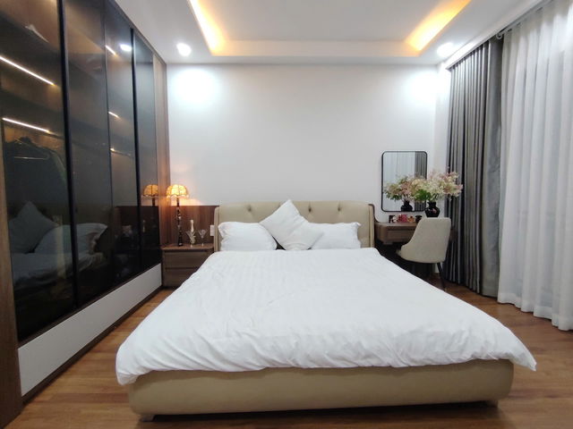NHÀ MỚI NỘI THẤT ĐẦY ĐỦ NGÕ THÔNG BA GÁC Bồ Đề -Long Biên 40 m2, 6 tầng,MT 5m, 11.2 tỷ. - Ảnh 2