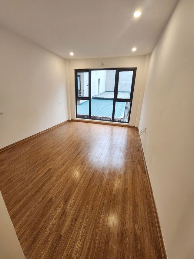 NHÀ 6 TẦNG MỚI ĐẸP + Ở LUÔN Thượng Thanh- Long Biên 30m2,X  6 mặt tiền 3.5m, 5.75 tỷ. - Ảnh 1